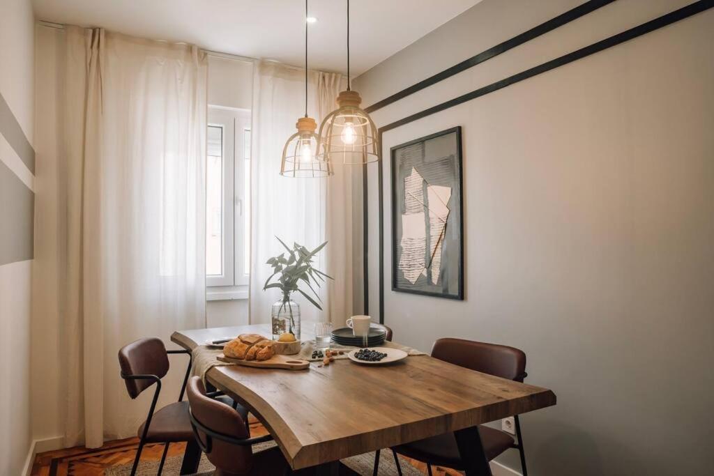 Apartment Soum - 2 Bedrooms In Alvalade Lissabon